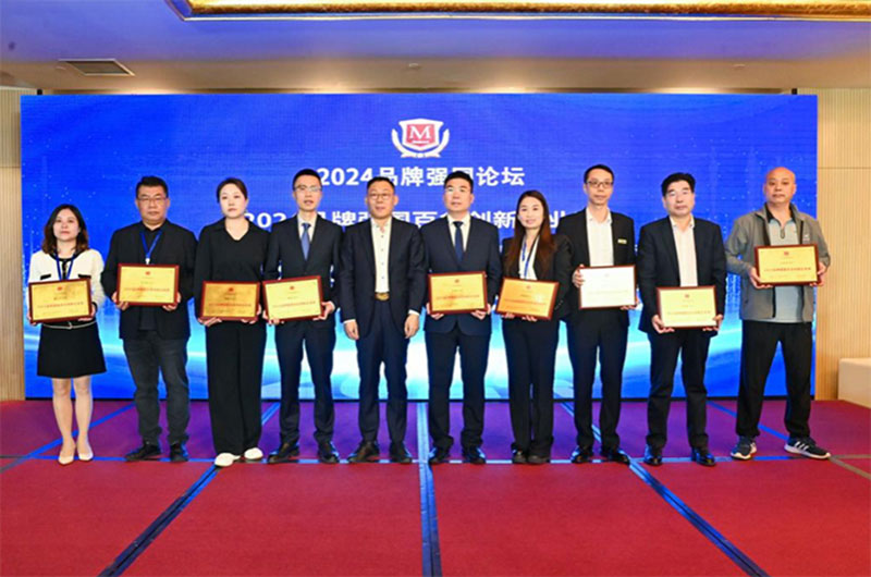 鑫源汽車榮膺十大領(lǐng)軍品牌，龔大興董事長獲評創(chuàng)新企業(yè)家