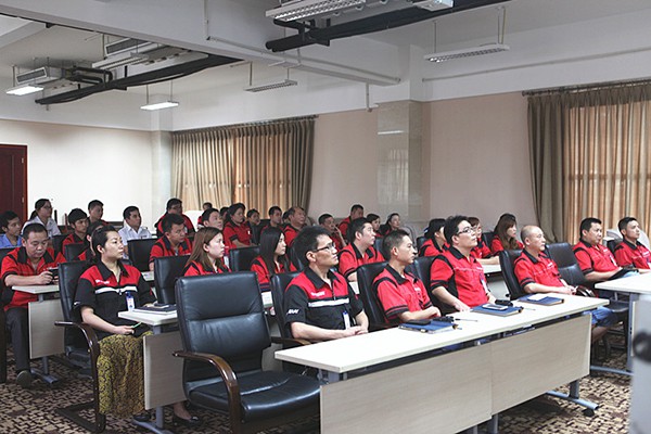 摩托車公司2015年度安全（環(huán)保）生產(chǎn)月表彰總結(jié)會(huì)召開