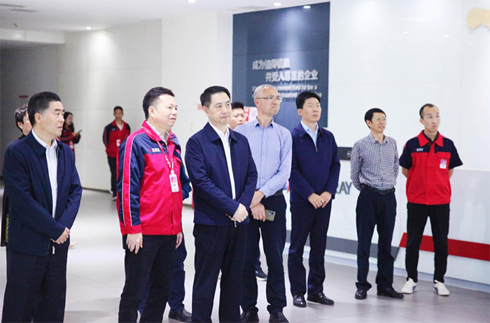 重慶市副市長鄭向東率隊蒞臨鑫源農(nóng)機考察調(diào)研